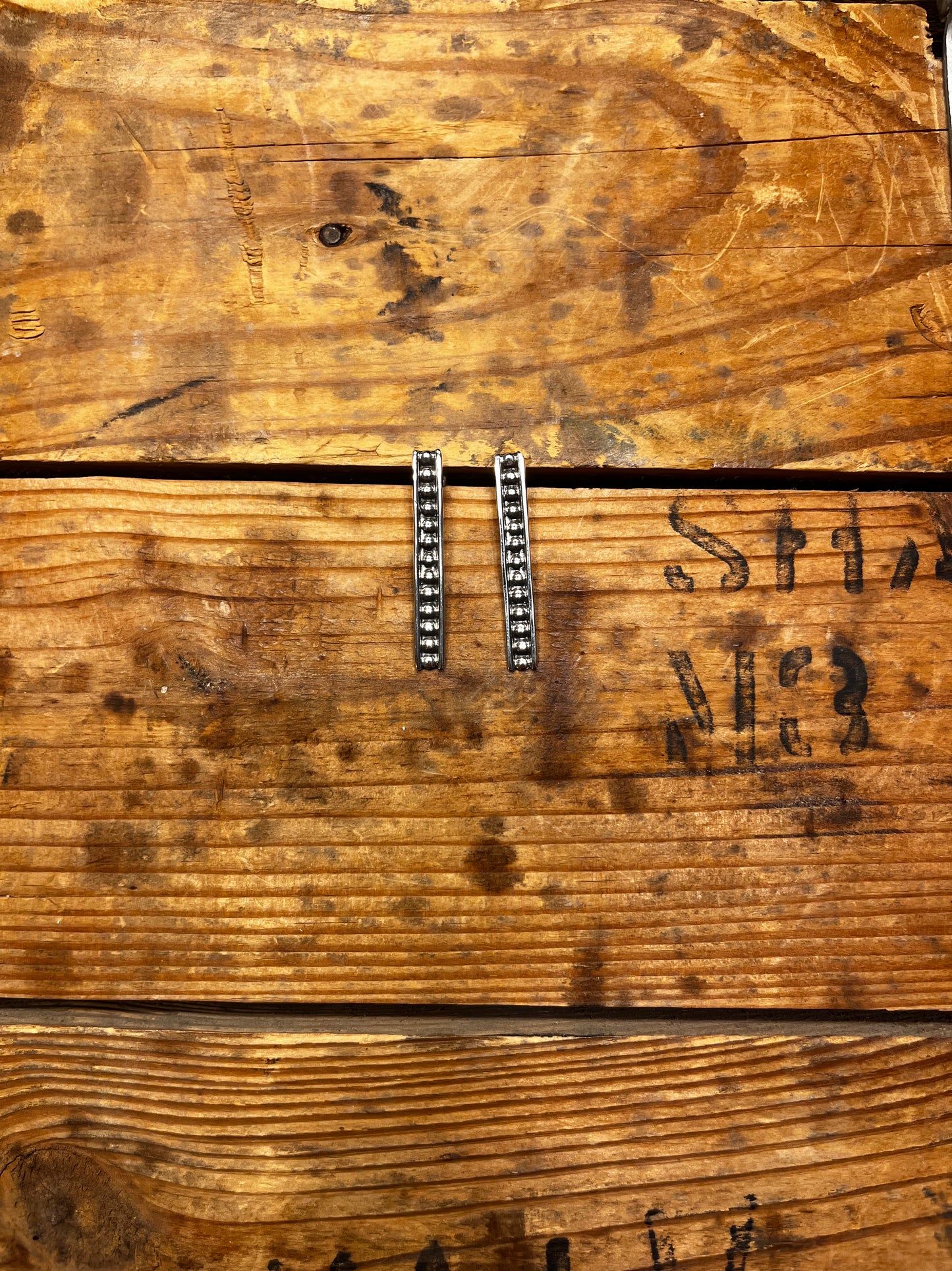 Dot Bar Post Earrings